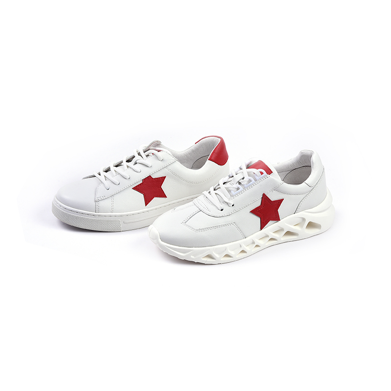 Buty w czerwone gwiazdki